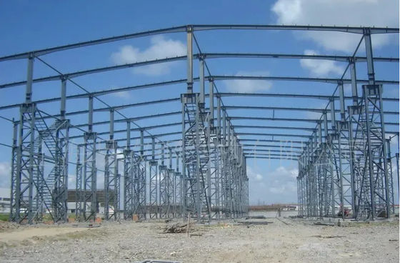 Q355B pré-fabricou a oficina clara da vertente da construção de aço da grade da casa de armação de aço