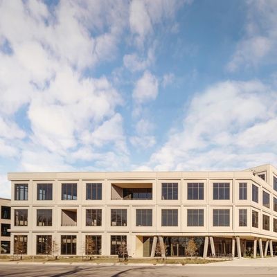 Do prédio de escritórios comercial da construção de aço da casa pré-fabricada período largo Windproof ISO9001