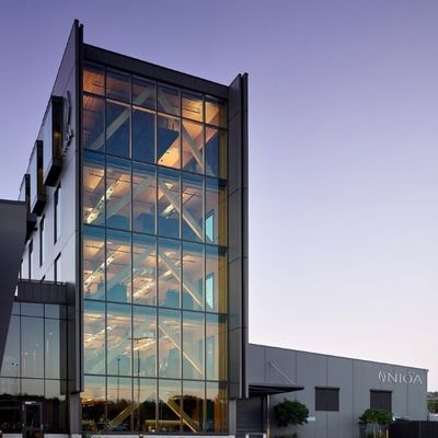 Construção civil de aço pré-fabricada do profissional hábil