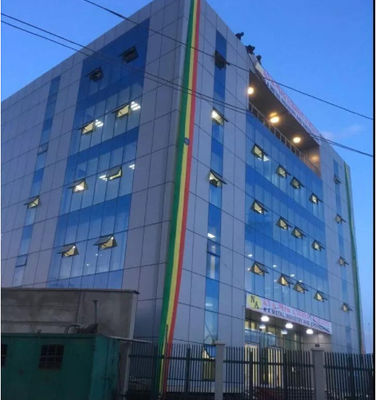 Edifício de aço pré-fabricado de vários andares personalizado e moderno