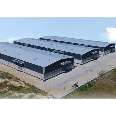 Oficina da armação de aço que constrói a construção estrutural do armazém