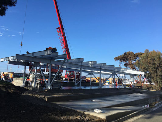Fundamentos de concreto e estrutura de portal de aço para construções pré-fabricadas de aço