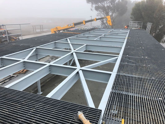 Fundamentos de concreto e estrutura de portal de aço para construções pré-fabricadas de aço