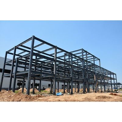 Oficina da armação de aço que constrói a construção estrutural do armazém