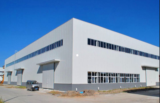 Edifício de aço galvanizado de escritório pré-fabricado com telhado inclinado e fundação de concreto