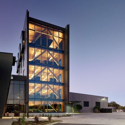 Edifício de estrutura de aço pré-fabricado de vários andares para escritórios comerciais