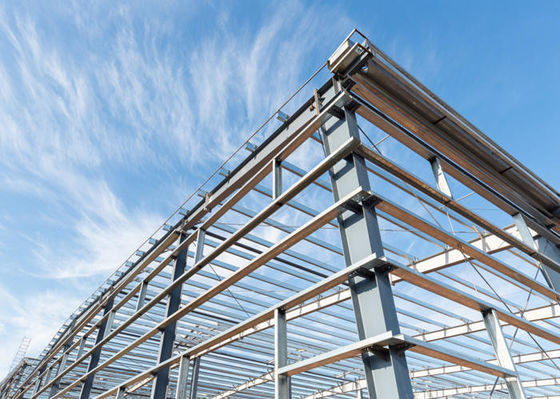 Construção pré-fabricada de estruturas de aço