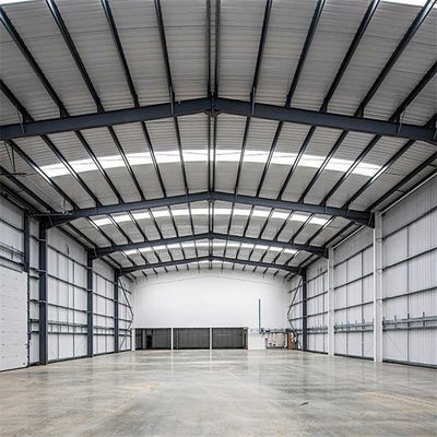 Armazém de metais de alto desempenho com telhado inclinado e vigas de aço de secção H laminadas a quente