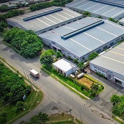 Armazém de estrutura de aço pré-fabricada personalizado para armazenamento e produção